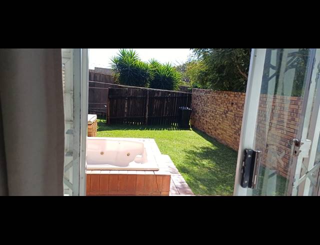 2 BEDROOM TOWNHOUSE FOR SALE IN BLACKHEATH